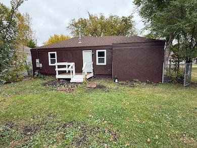 705 9th St N, Wahpeton, ND 58075 - photo 2