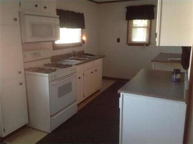 10 Pleasant St, Acushnet, MA 02743 - photo 5