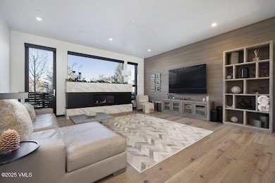 2504_basecamp_11C_interior_living_a