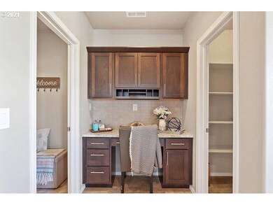 5222 Squirrel St, Springfield, OR 97478 - photo 5