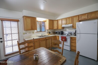 38thSt-Kitchen 2