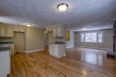 33 W Yellowstone Dr, Londonderry, NH 03053 - photo 5
