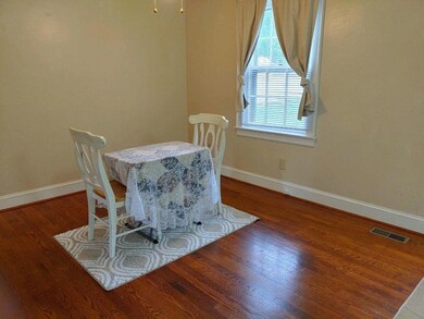 6 - Dining Area
