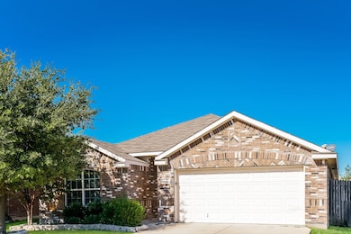 2016 Cattle Creek Rd, Fort Worth, TX 76134 - photo 2