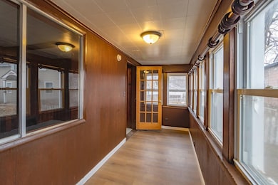 325 W Stearns St, Freeport, IL 61032 - photo 3