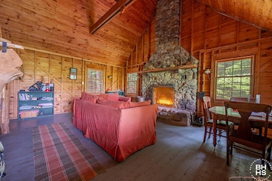 KeeneValleyCampOnLeviLamb_LivingRoom_R