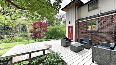 Deck with built-in seating