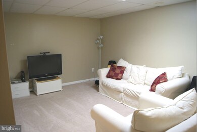 648 Glynlee Ct, Reisterstown, MD 21136 - photo 5