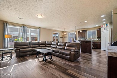 906CrystalAve-7