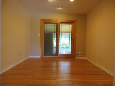 18 Drawbridge Dr, Albany, NY 12203 - photo 5