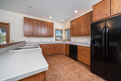 5454_Sweet_Briar_Drive_03