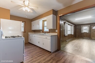 1135 White Ave, Aurora, IL 60506 - photo 6