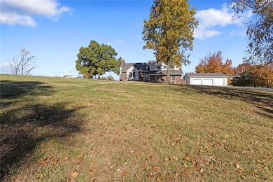 2120 Pin Oak Dr, Liberty, MO 64068 - photo 2