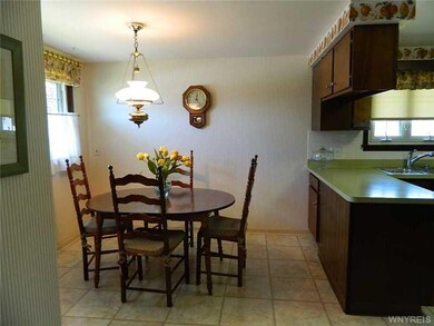 Kitchen. Eating area