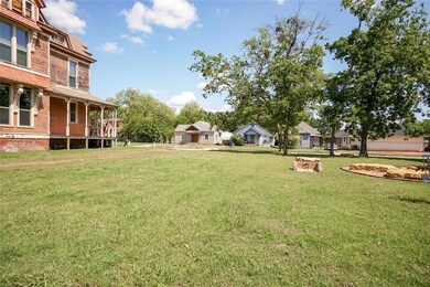 612 W Sears St, Denison, TX 75020 - photo 4