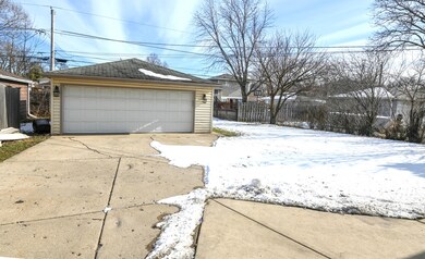 2133 Westview Dr, Des Plaines, IL 60018 - photo 2