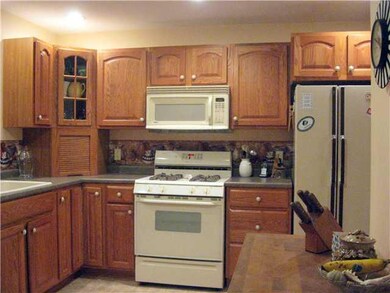 Kitchen Plenty of space for whatever your needs!