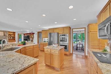 Eat-In Kitchen