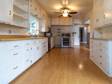 419 E Main St, Rogue River, OR 97537 - photo 7