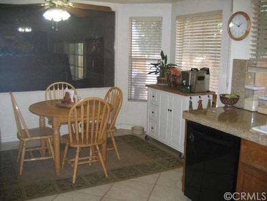 Breakfast area off kitchen with bay window overloo