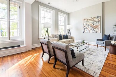 Big, bright living room with access to the balcony