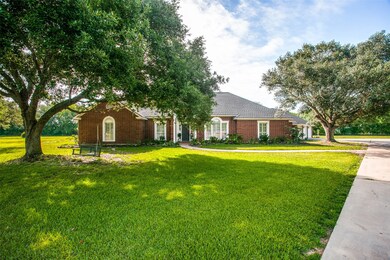 901 Timberline Dr, Bay City, TX 77414 - photo 3