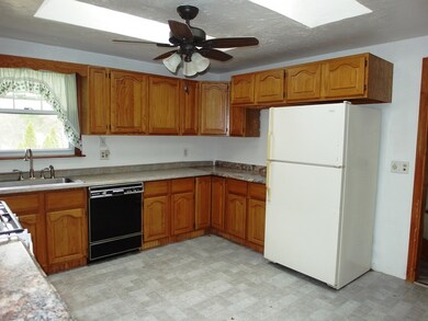 3 Massasoit St, Medway, MA 02053 - photo 5