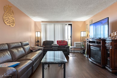 9701 N Dee Rd unit 5E, Niles, IL 60714 - photo 2