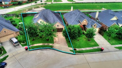 Home is located on a half cul-de-sac lot.