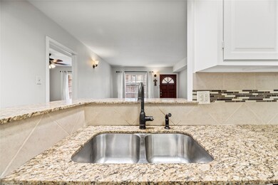 837 Wax Myrtle Ln, Houston, TX 77079 - photo 5