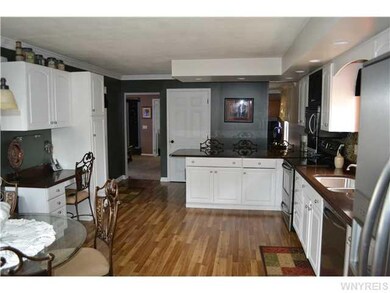 Kitchen Built in Desk area - nice layout throughou
