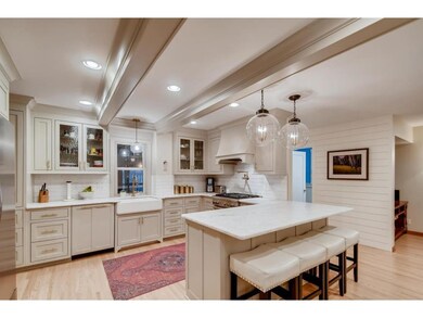 454 Mnt Curve Blvd Saint Paul-large-006-006-Kitche