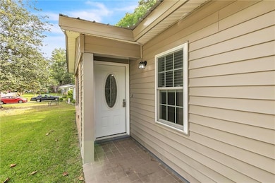 Entrance to property featuring a yard