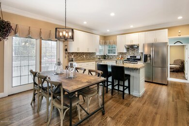 Eat-in Kitchen