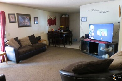 Front Unit Living room