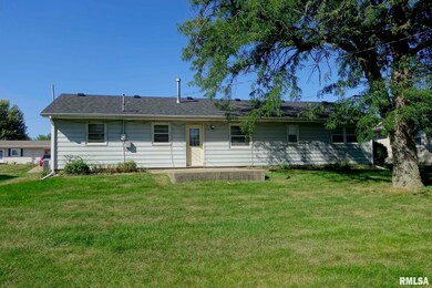 1833 W 38th Place, Davenport, IA 52806 - photo 2