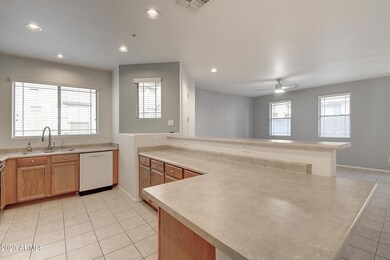 2823 E Darrow St (14)