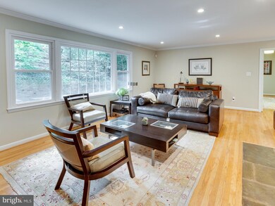 9137 Santayana Dr, Fairfax, VA 22031 - photo 7