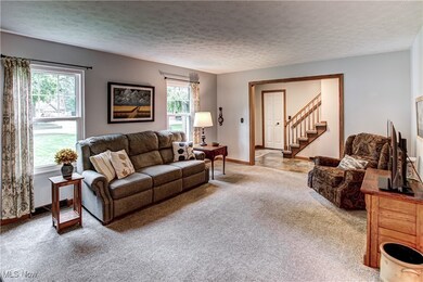 26471 Bayfair Dr, Olmsted Falls, OH 44138 - photo 3