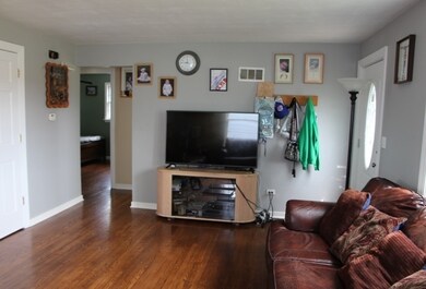 428 S Dilger Ave, Waukegan, IL 60085 - photo 4