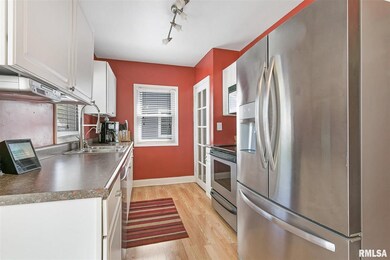 2340 W 10th St, Davenport, IA 52804 - photo 6