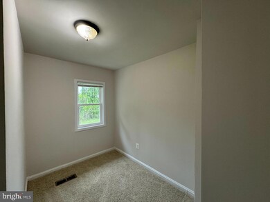 18312 Chestnut Dr, Triangle, VA 22172 - photo 6