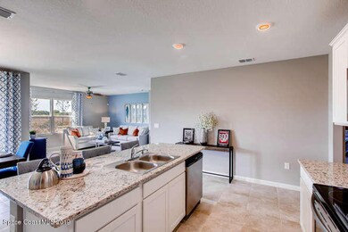 CALI-small-005-8-Kitchen-666x444-72dpi