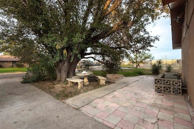 619 Lindenwood Dr, Laredo, TX 78045 - photo 5