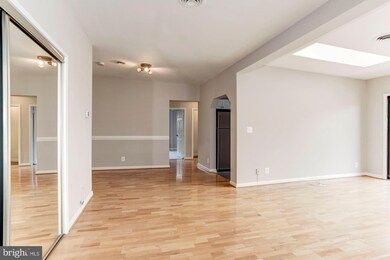 203 Skyhill Rd unit 10, Alexandria, VA 22314 - photo 6