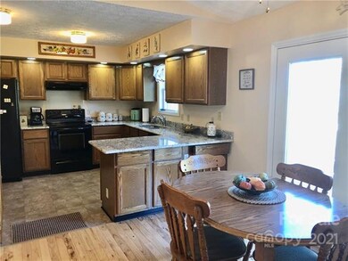 16 Countryside Dr, Hendersonville, NC 28792 - photo 6