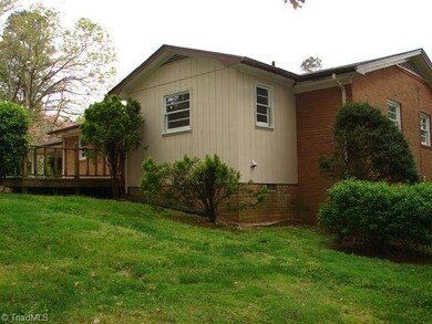 623 Crystal Wood Rd, Asheboro, NC 27205 - photo 5