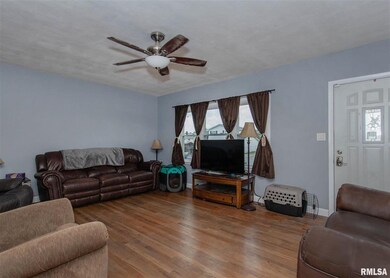 2420 W 45th St, Davenport, IA 52806 - photo 3