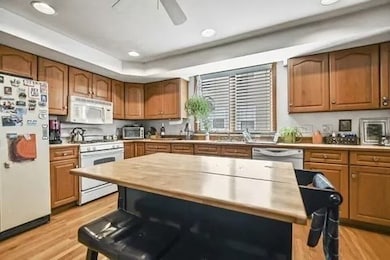 25 Berkshire Rd unit 27, Waltham, MA 02453 - photo 3