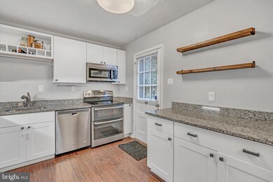 9223 Burke Rd, Burke, VA 22015 - photo 5